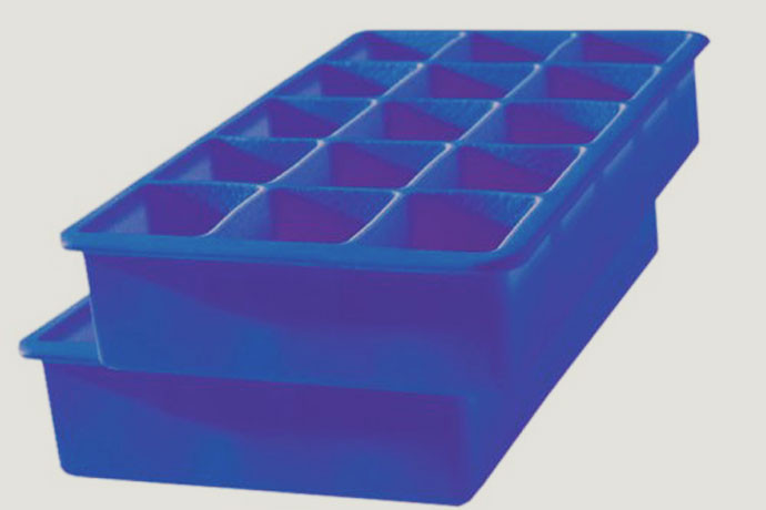 https://thedrinknation.com/images/article_gallery/4371_ice-cube-tray.jpg