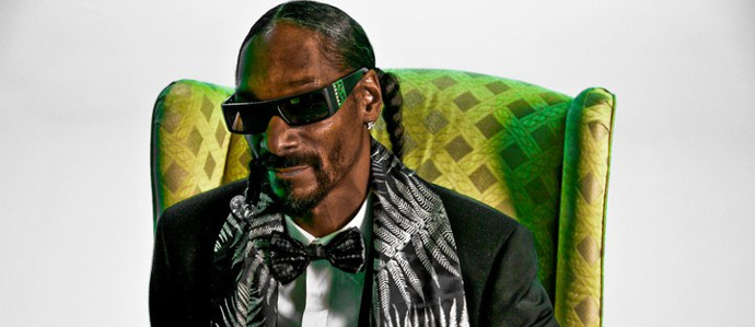 Snoop Dogg Mixes World's Largest Gin and Juice